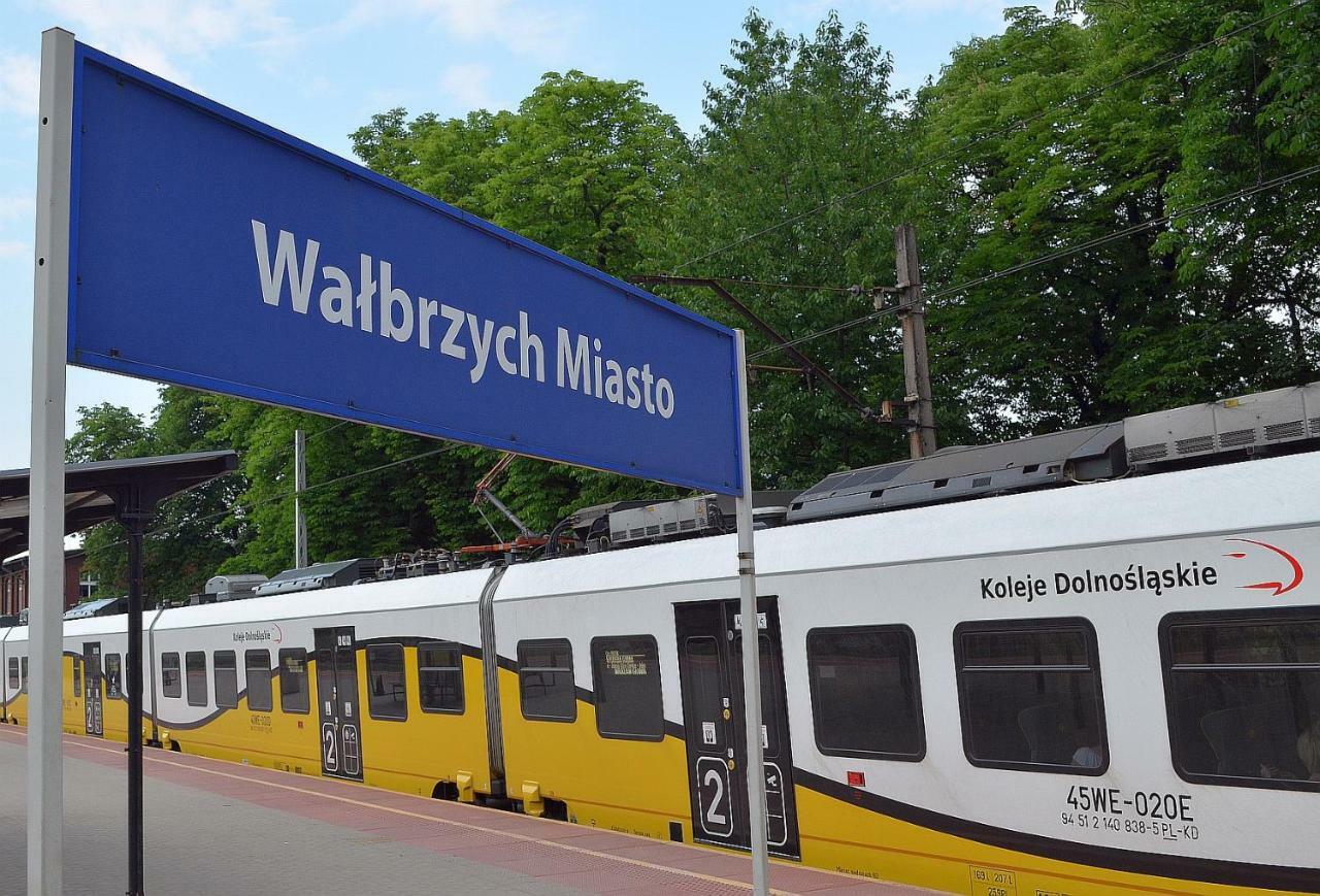 Art Mieszkanie Blisko Dworca Pkp Walbrzych Miasto Exteriör bild
